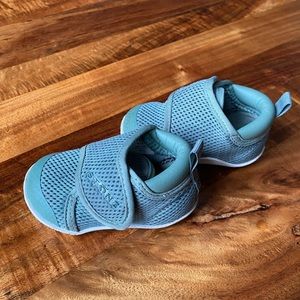 Stonz baby walker Cruiser shoes size 6-12 months Green